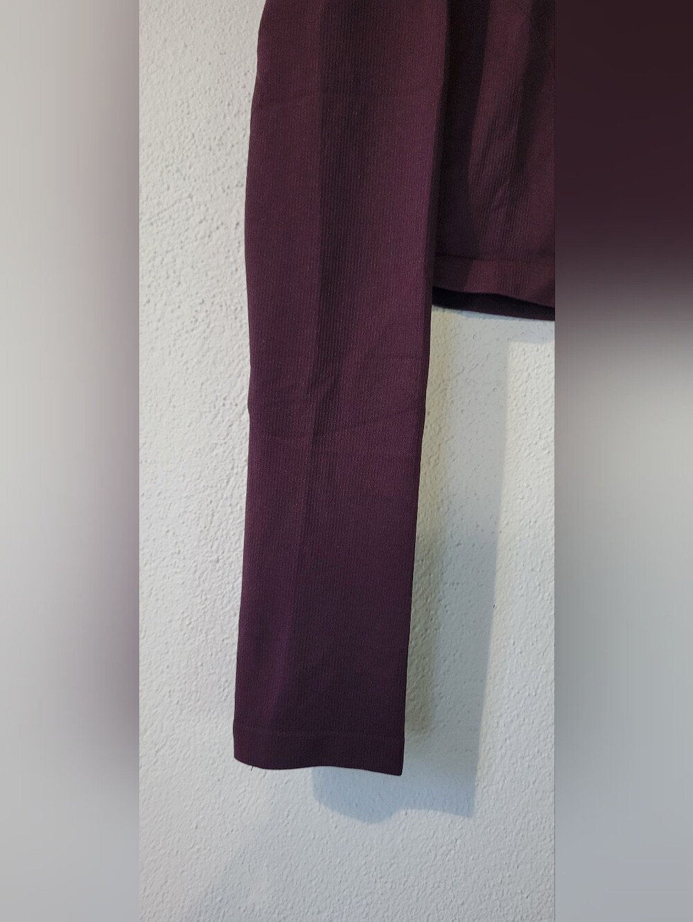 Top Corto Manga Larga Fabletics Seamless Guinda - Talla M (Nuevo con Etiquetas) - Picture 4 of 6